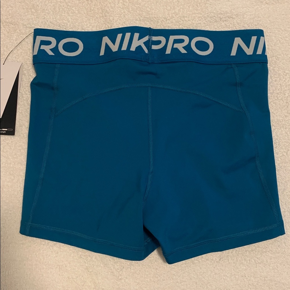 Women’s Nike pro compression shorts! NWT - Picture 4 of 5